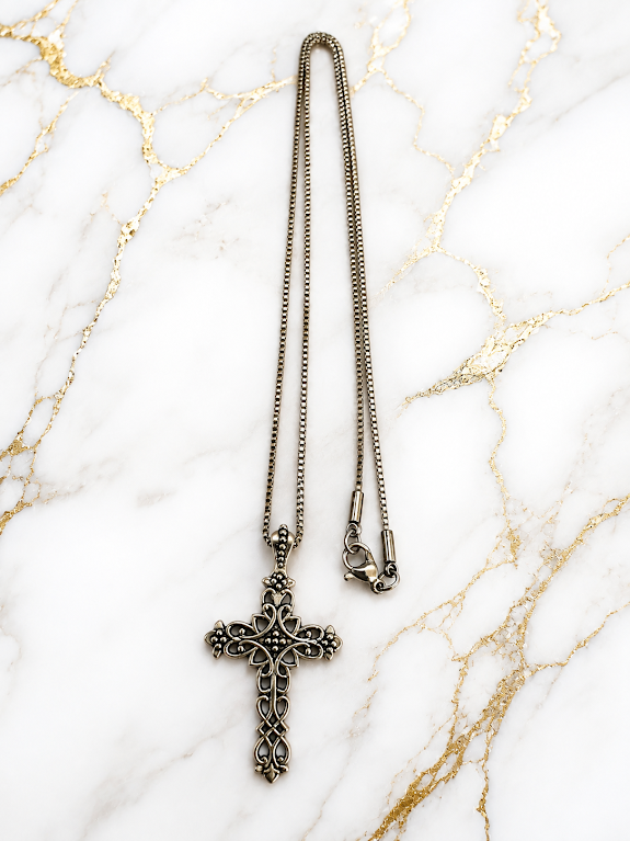 ✝️ Antique Silver Cross Necklace – 18 Inch Vintage Christian Faith Pendant