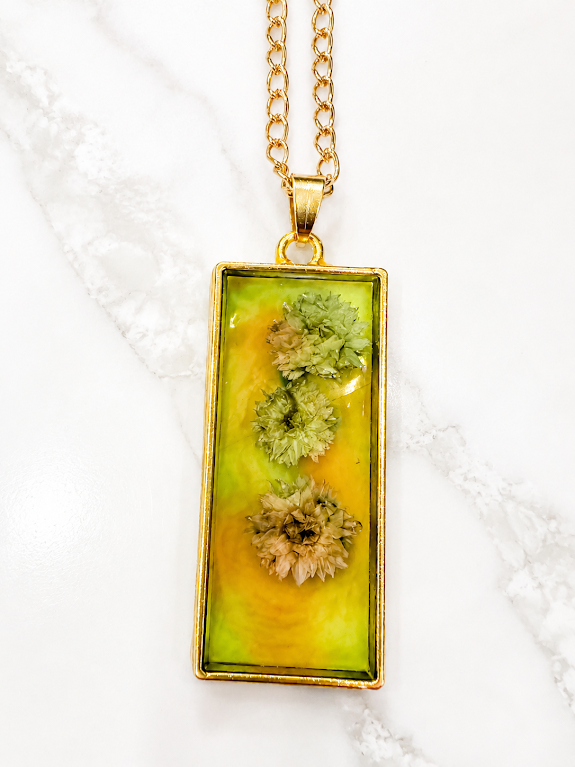 🌿 Pressed Flower Green & Gold Statement Necklace