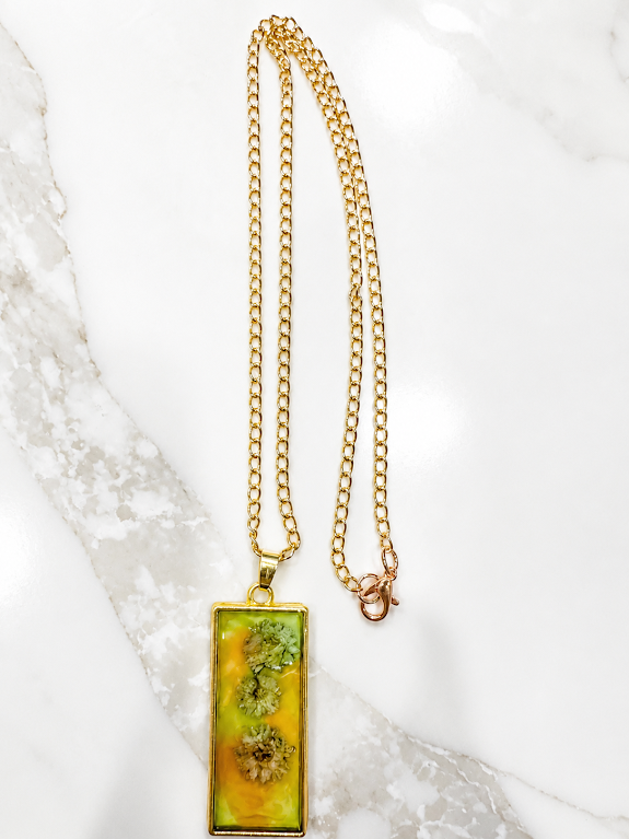 🌿 Pressed Flower Green & Gold Statement Necklace